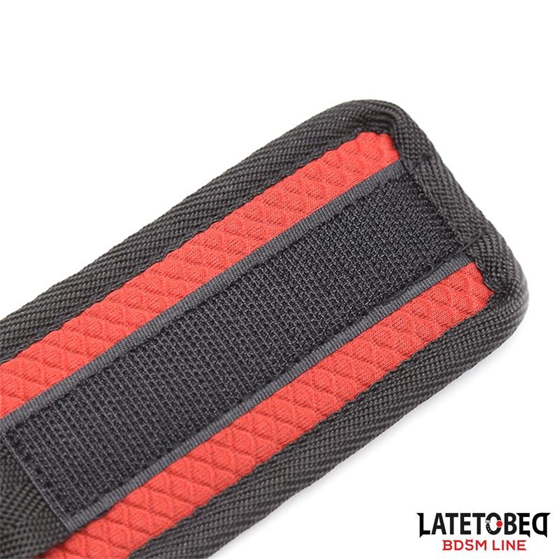 Dispositifs de retenue de lit avec masque, menottes réglables et amovibles