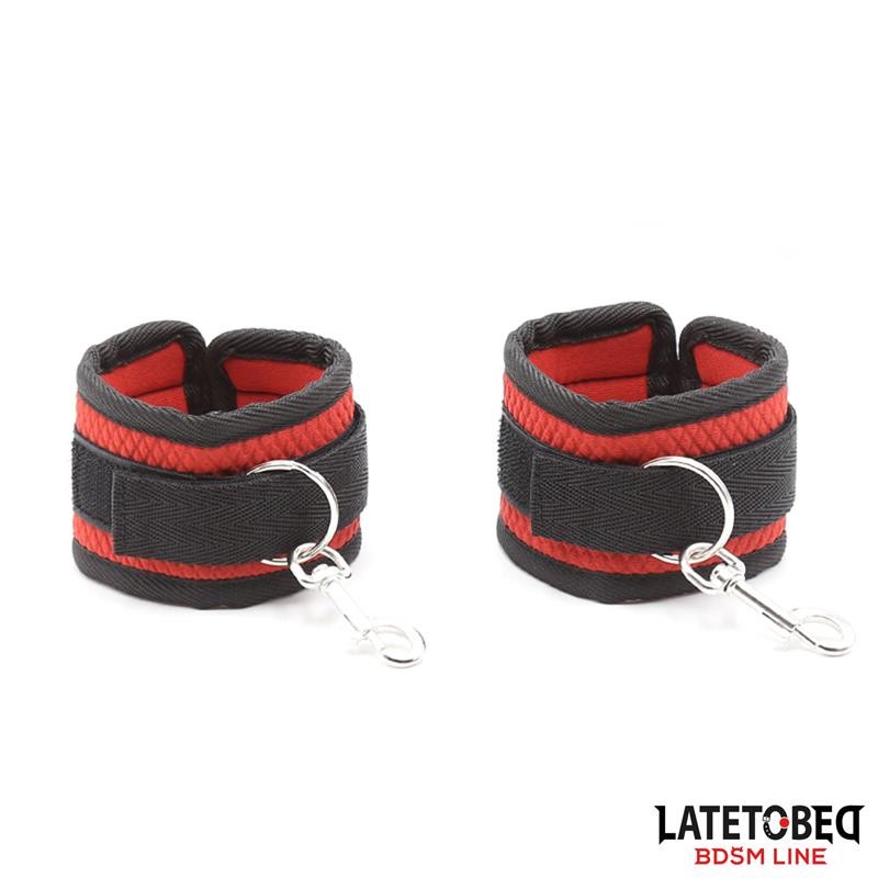 Dispositifs de retenue de lit avec masque, menottes réglables et amovibles