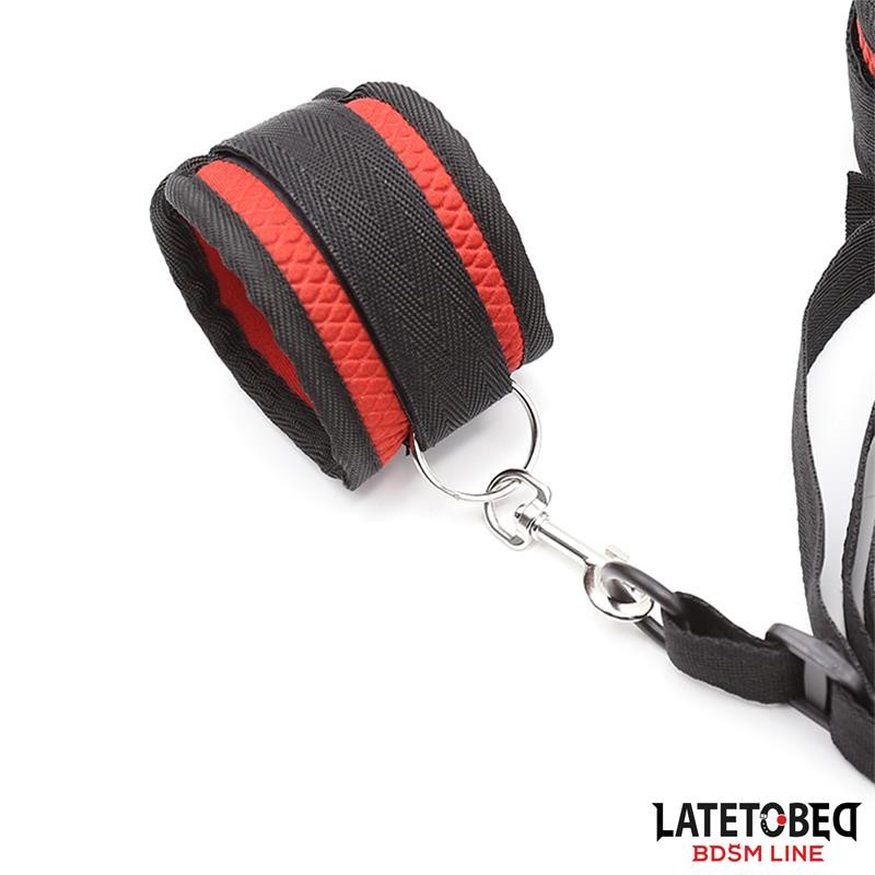 Dispositifs de retenue de lit avec masque, menottes réglables et amovibles