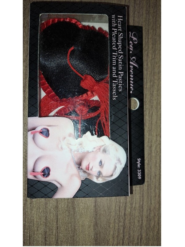 Pasties nipples Coeur noir a franges rouges Leg Av