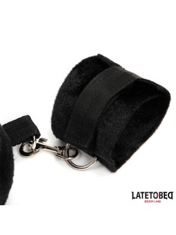 Kit de contention avec coussin et menottes