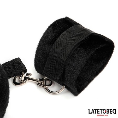 Kit de contention avec coussin et menottes
