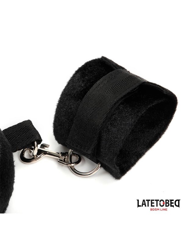 Kit de contention avec coussin et menottes